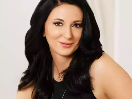 Anika Ray,
                            Spirituality
                            Expert at Thrive & Align: 2025년 가을 웰니스 주간
